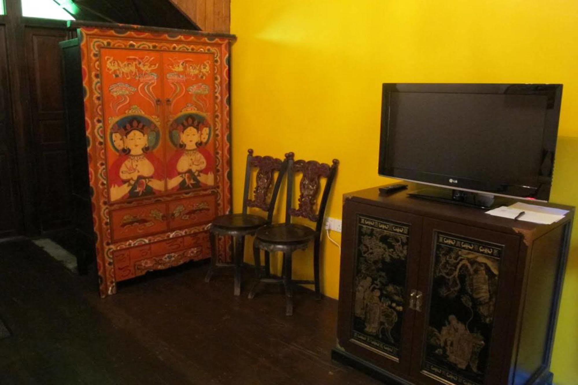 1881 Chong Tian Hotel 乔治敦 外观 照片