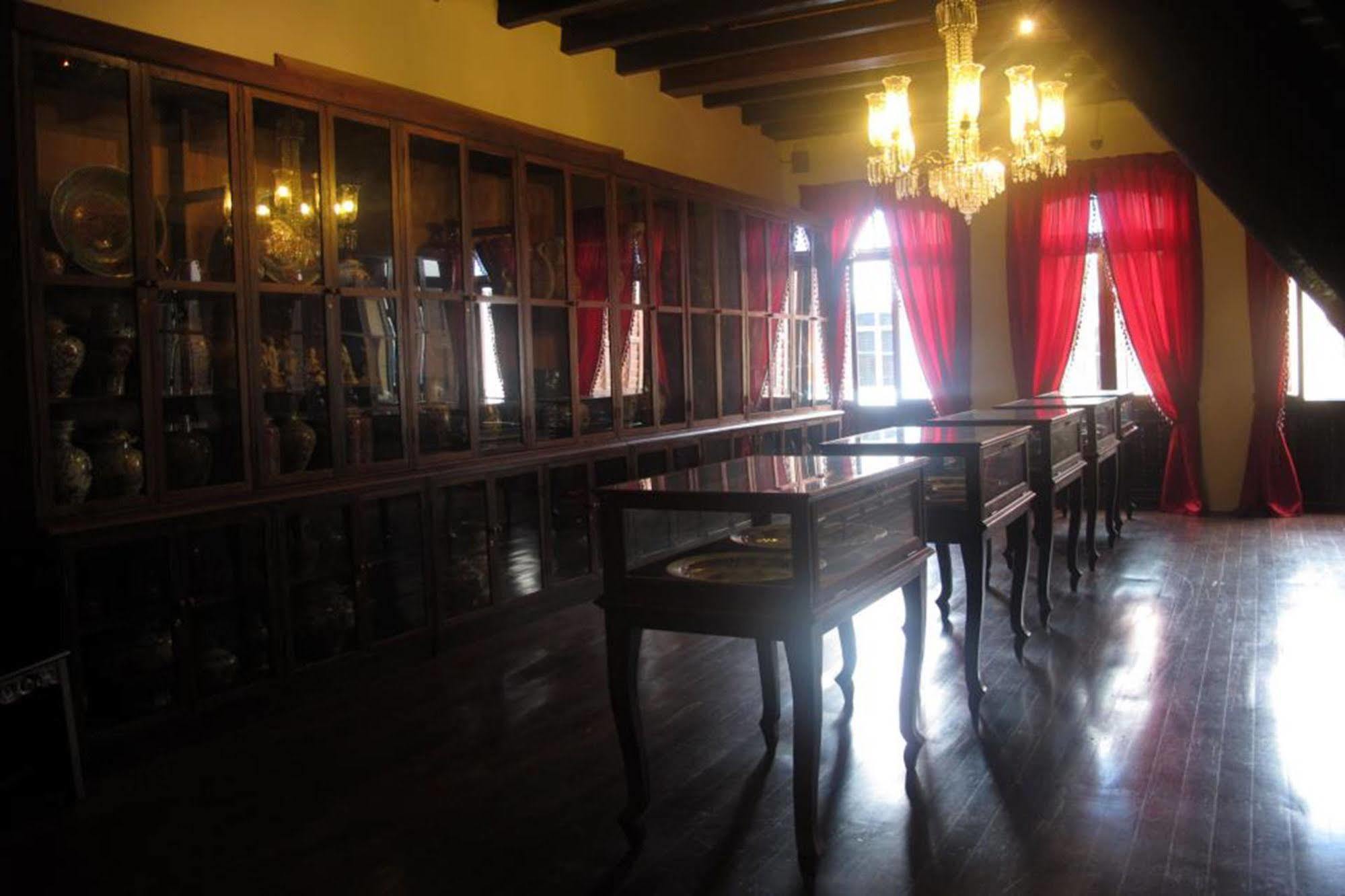 1881 Chong Tian Hotel 乔治敦 外观 照片